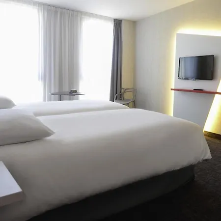 Ibis Styles Centre Готель 3*