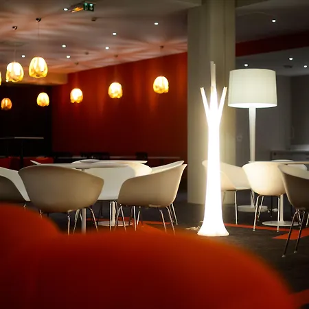 普瓦捷中心宜必思尚品酒店