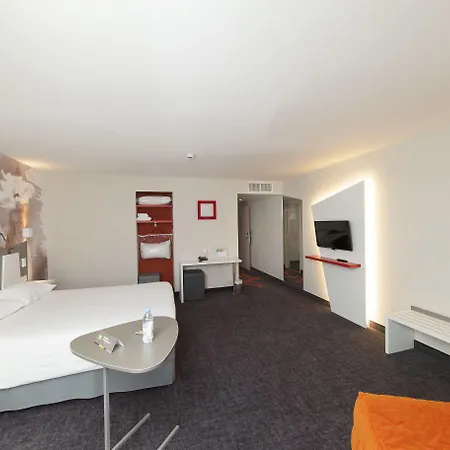 Ibis Styles Centre Пуатьє