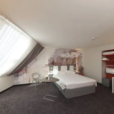 Готель Ibis Styles Centre 3*