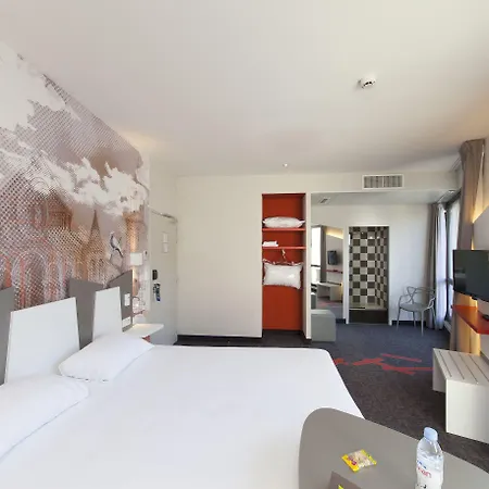Ibis Styles Centre Готель