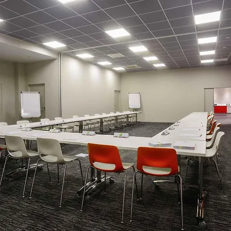 Ibis Styles Centre Пуатьє