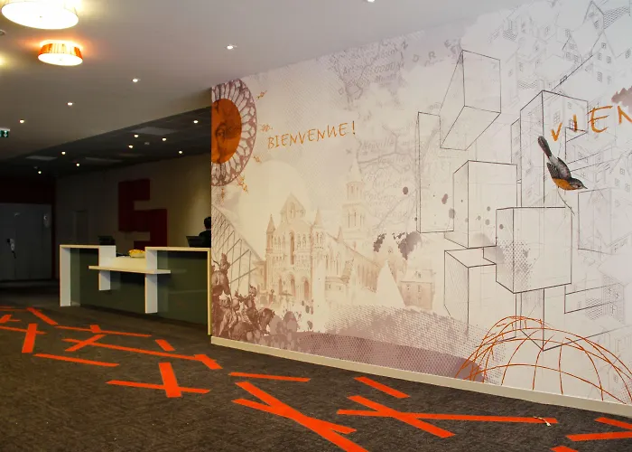 Ibis Styles Centre Пуатьє